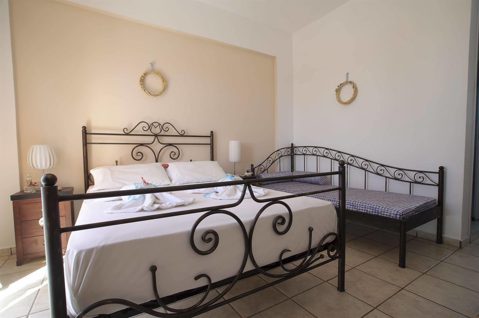 Manos Apartments Megas Gialos - Nites ภายนอก รูปภาพ