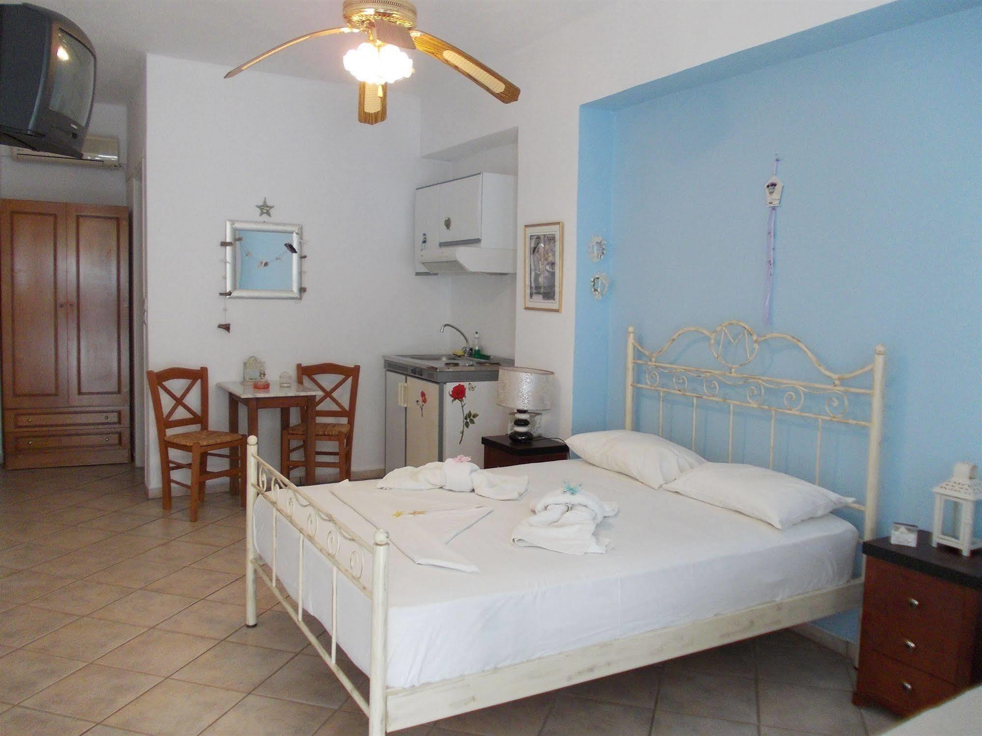 Manos Apartments Megas Gialos - Nites ภายนอก รูปภาพ