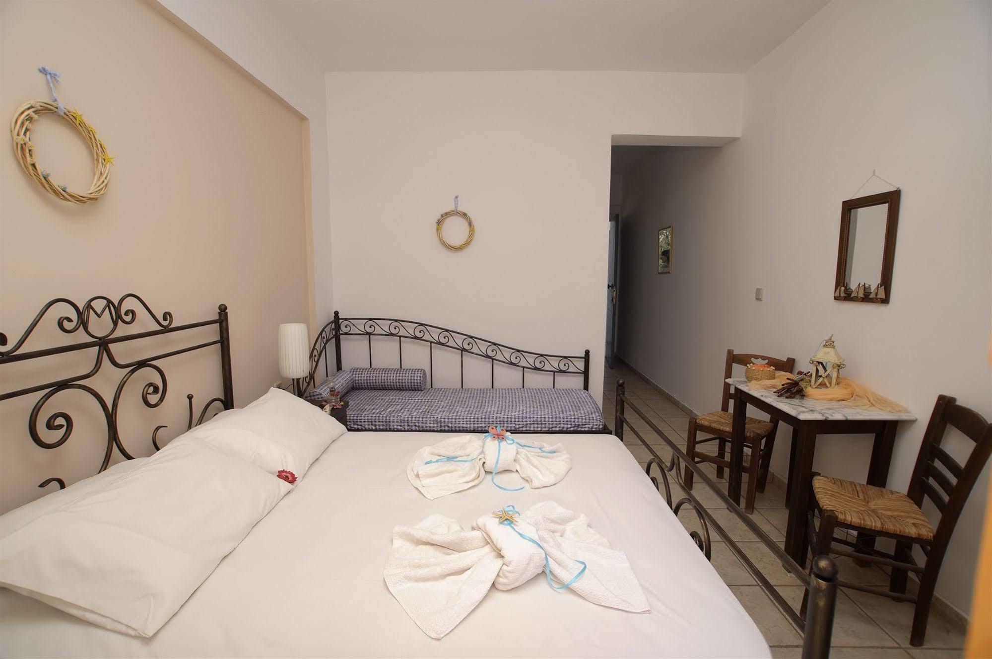 Manos Apartments Megas Gialos - Nites ภายนอก รูปภาพ